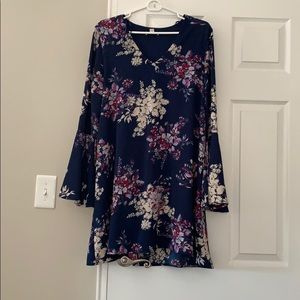 Bell sleeve shift dress